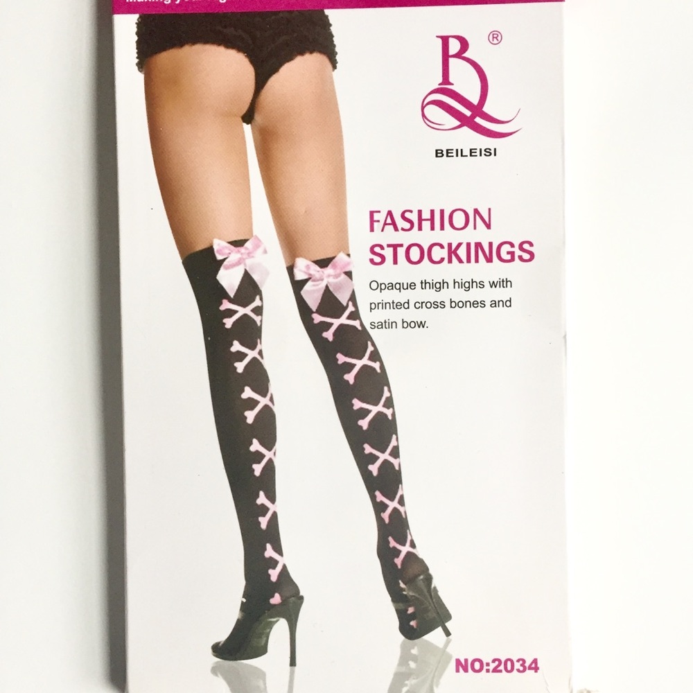 3/20! women’s stockings with printed cross bones